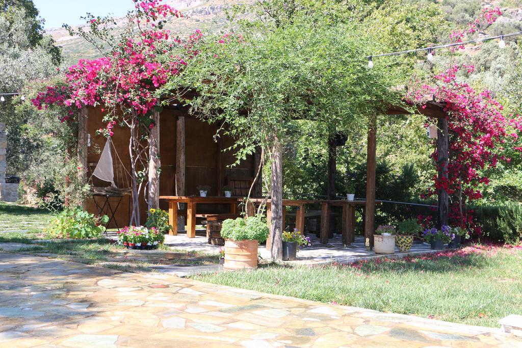 Naiades Villas Каристос Екстериор снимка