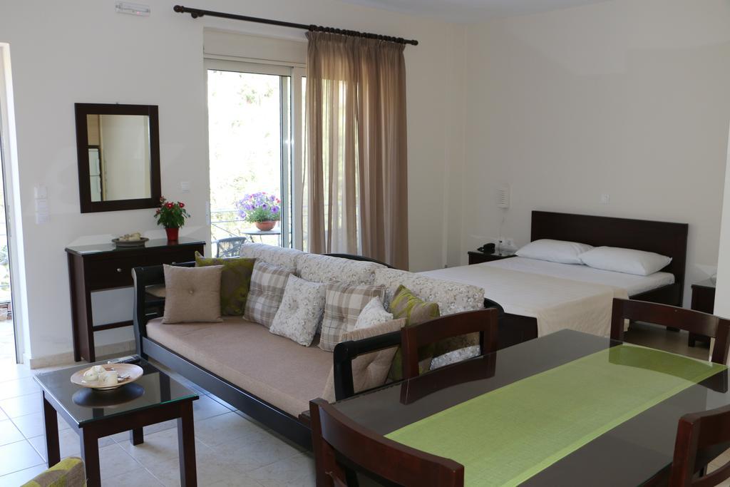 Naiades Villas Каристос Екстериор снимка