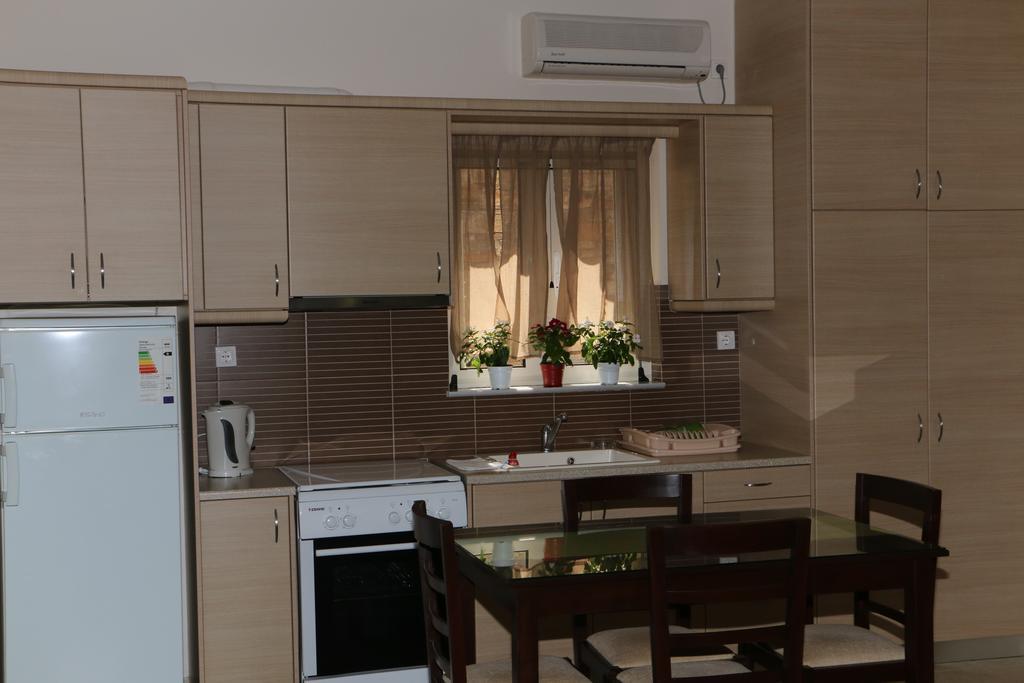 Naiades Villas Каристос Екстериор снимка